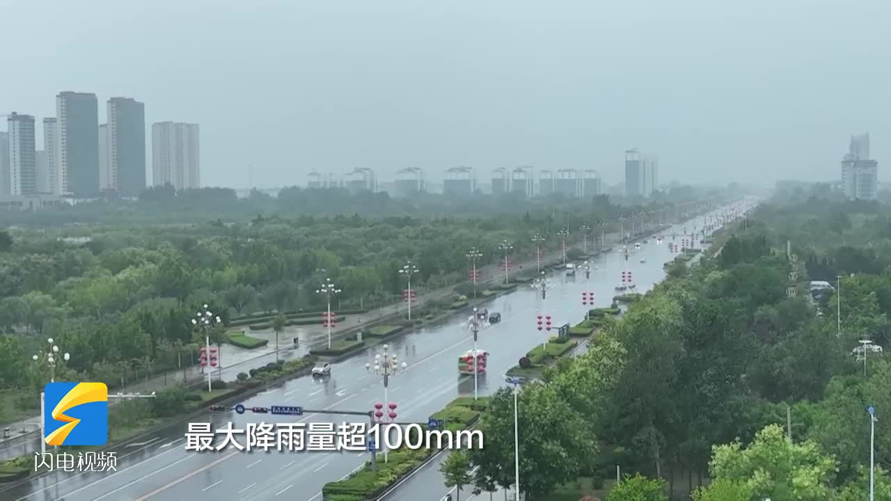 无棣：受强降雨影响路面出现积水 多部门联动保畅通