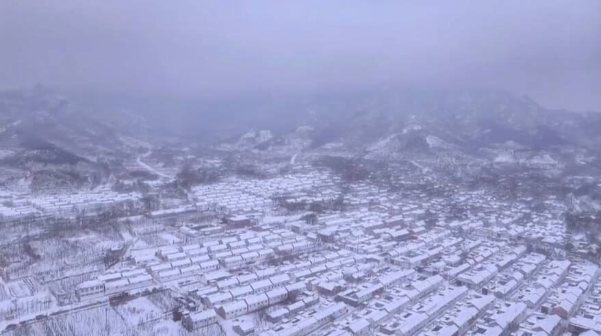 雪后黄山宛如一幅古典雅致的水墨画